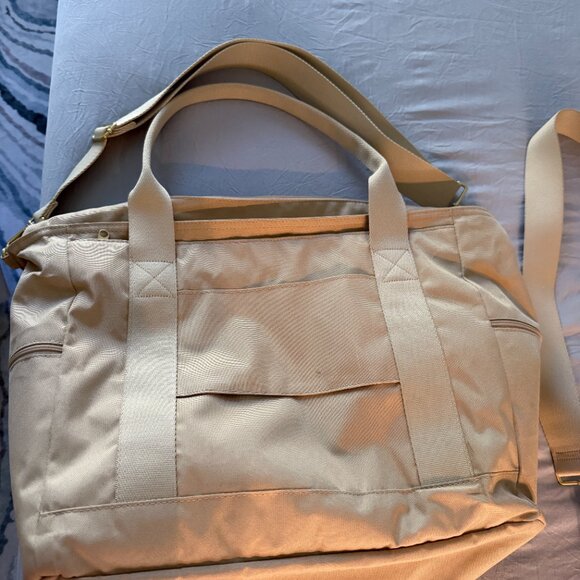 Canvelle Weekender and Crossbody - Picture 5 of 6